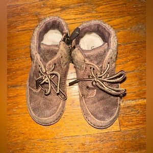 8T UGG Kids Brown Suede Lace-Up Shoes